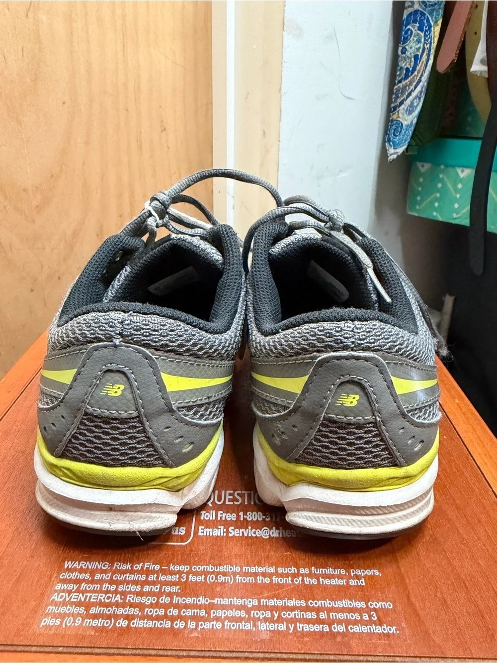 New Balance 690 Gray Neon Running Sneakers Sport - Hiking Inspired. Size: US 7